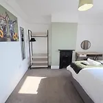 Carlton House 3 Bedroom House By Cliftonvalley בית נופש