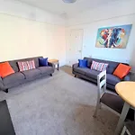 בית נופש Carlton House 3 Bedroom House By Cliftonvalley *