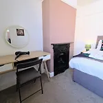 בית נופש Carlton House 3 Bedroom House By Cliftonvalley בריסטול