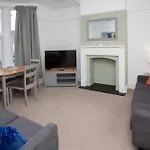 بيت للعطل Carlton House 3 Bedroom House By Cliftonvalley بريستول