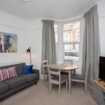 בית נופש Carlton House 3 Bedroom House By Cliftonvalley