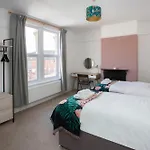 بيت للعطل Carlton House 3 Bedroom House By Cliftonvalley *