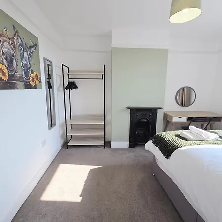 Carlton House 3 Bedroom House By Cliftonvalley 度假居