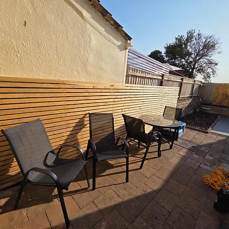 בית נופש Carlton House 3 Bedroom House By Cliftonvalley בריסטול