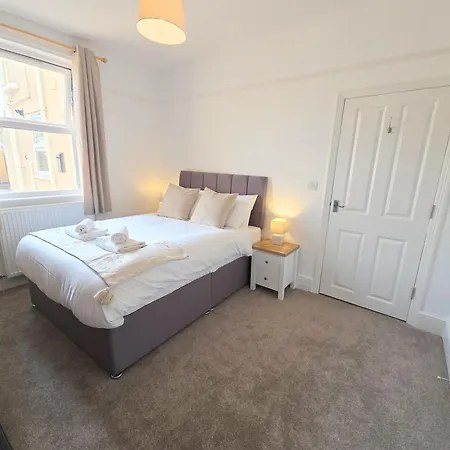 Carlton House 3 Bedroom House By Cliftonvalley בית נופש בריסטול