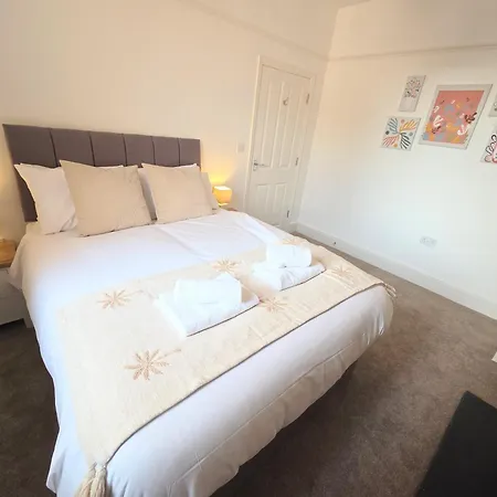 Carlton House 3 Bedroom House By Cliftonvalley בריסטול