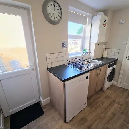 Carlton House 3 Bedroom House By Cliftonvalley 布里斯托
