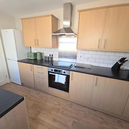 Carlton House 3 Bedroom House By Cliftonvalley