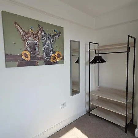 Carlton House 3 Bedroom House By Cliftonvalley *