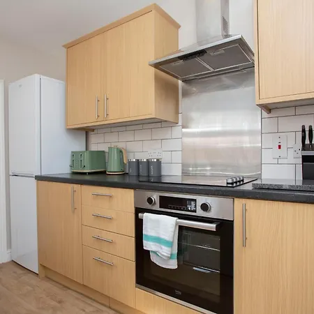 Carlton House 3 Bedroom House By Cliftonvalley