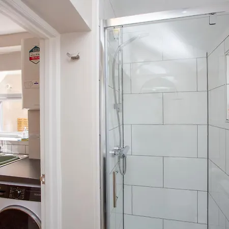 Dom wakacyjny Carlton House 3 Bedroom House By Cliftonvalley Bristol