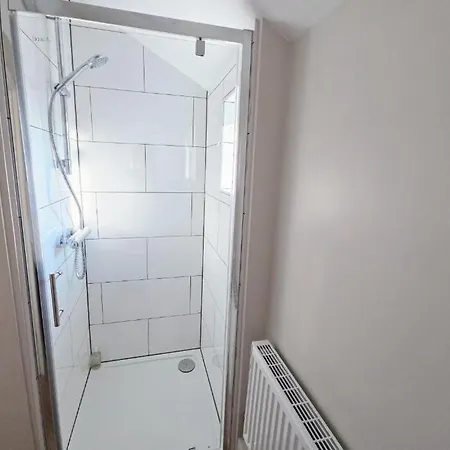 Carlton House 3 Bedroom House By Cliftonvalley *