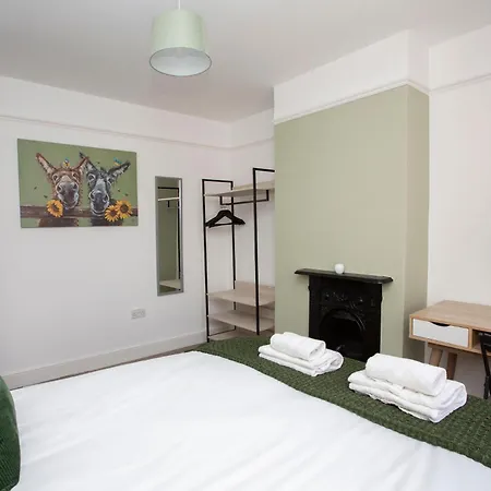 Carlton House 3 Bedroom House By Cliftonvalley