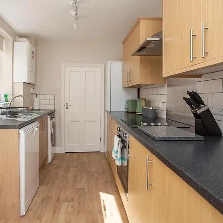 Carlton House 3 Bedroom House By Cliftonvalley Nyaraló Bristol