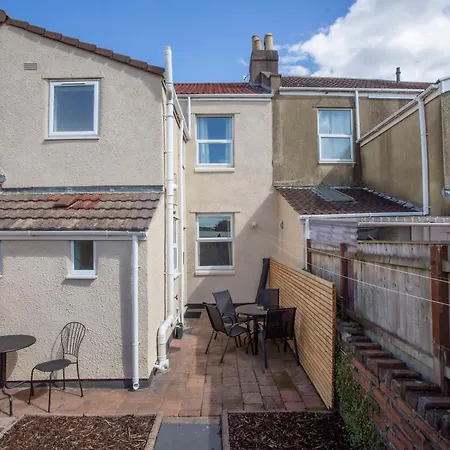 Carlton House 3 Bedroom House By Cliftonvalley Nyaraló Bristol