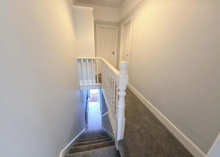 Carlton House 3 Bedroom House By Cliftonvalley