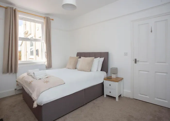 Dom wakacyjny Carlton House 3 Bedroom House By Cliftonvalley Bristol