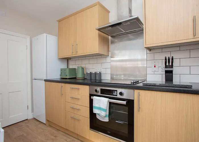 Carlton House 3 Bedroom House By Cliftonvalley