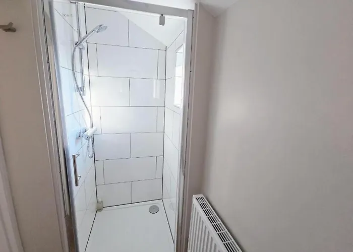 Carlton House 3 Bedroom House By Cliftonvalley *