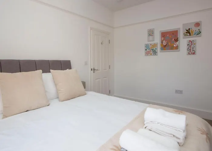 Carlton House 3 Bedroom House By Cliftonvalley