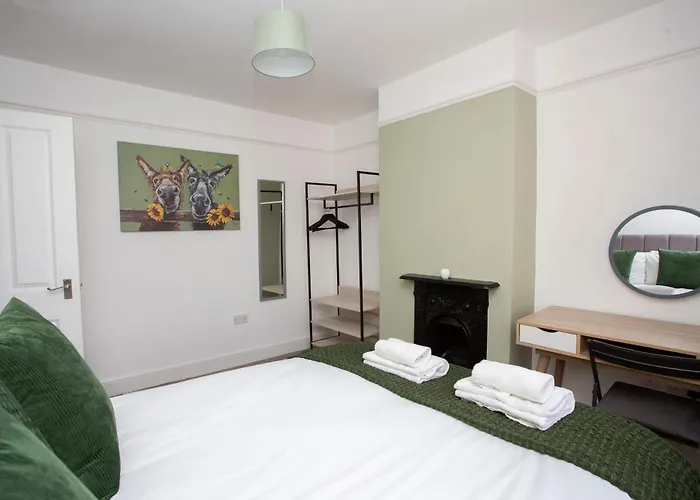 Carlton House 3 Bedroom House By Cliftonvalley