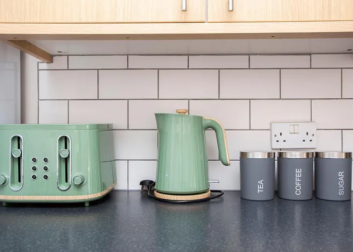 Carlton House 3 Bedroom House By Cliftonvalley *