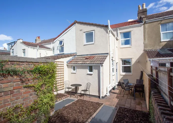Carlton House 3 Bedroom House By Cliftonvalley Bristol