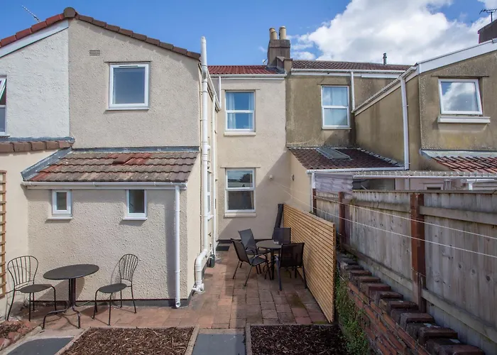 Carlton House 3 Bedroom House By Cliftonvalley Dom wakacyjny Bristol