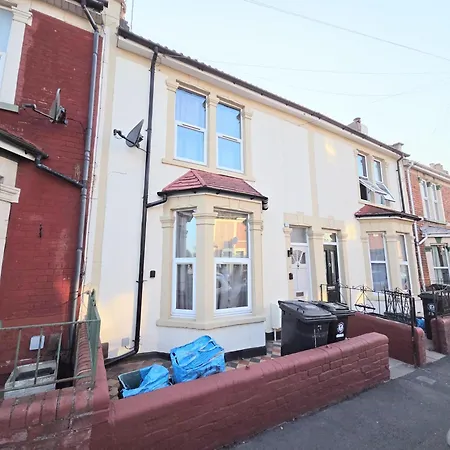 Carlton House 3 Bedroom House By Cliftonvalley * Bristol