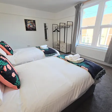 Carlton House 3 Bedroom House By Cliftonvalley Tatil Evi