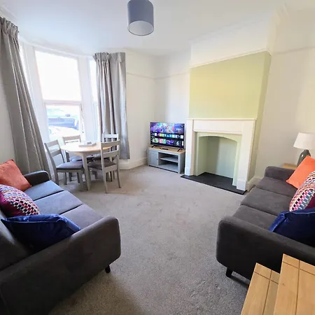 Carlton House 3 Bedroom House By Cliftonvalley 度假居