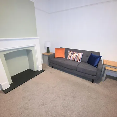 Carlton House 3 Bedroom House By Cliftonvalley 布里斯托