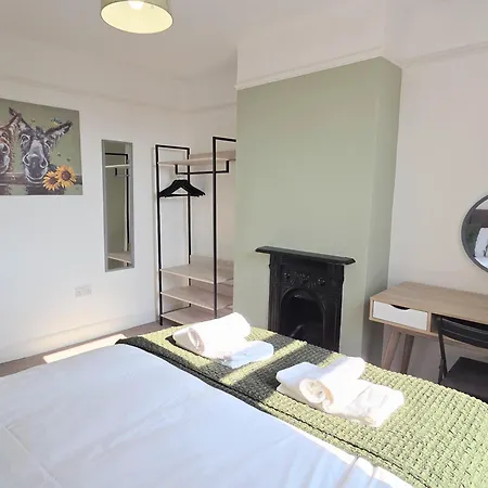 Carlton House 3 Bedroom House By Cliftonvalley