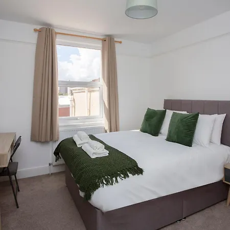 Carlton House 3 Bedroom House By Cliftonvalley