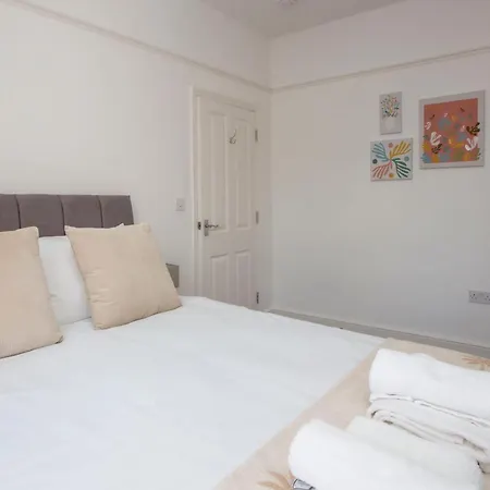 Carlton House 3 Bedroom House By Cliftonvalley