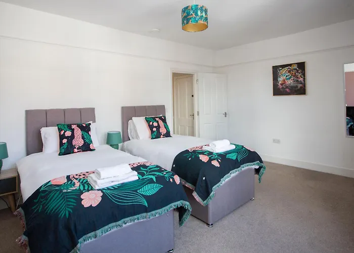 Carlton House 3 Bedroom House By Cliftonvalley Vakantiehuis *