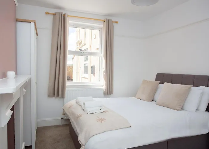 Carlton House 3 Bedroom House By Cliftonvalley